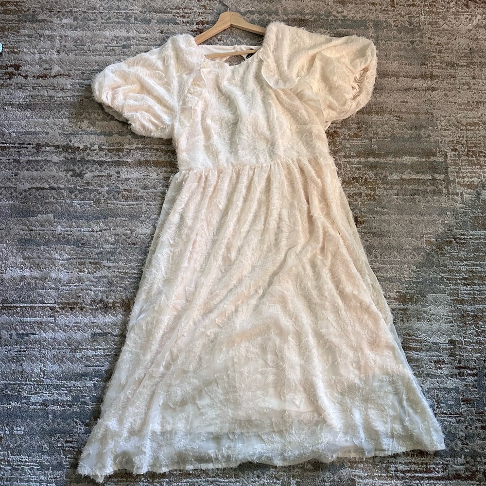 H&M Puff-sleeved midi dress with cut out back with bow - Picture 3 of 5